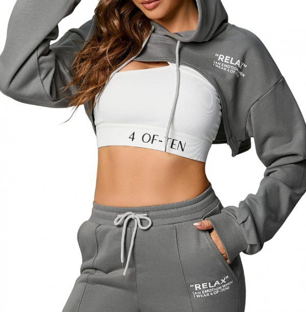 Hoodie Crop Top dengan Potongan Berani